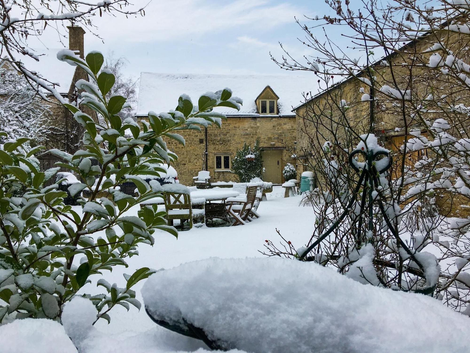 Flowers Barn Daglingworth Exterior photo